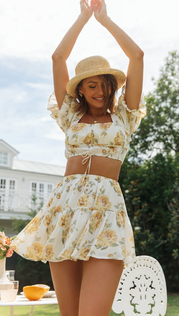 Conjuntos de saia e top cropped floral amarelo
