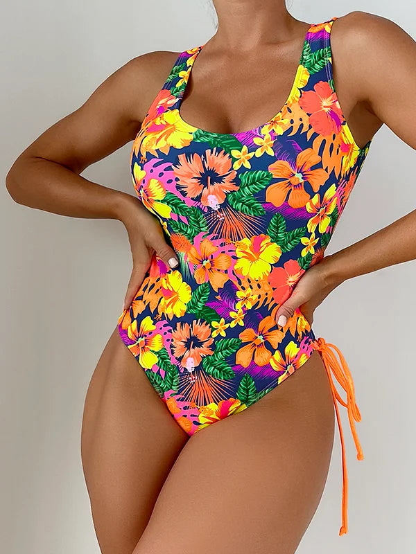 Maiô com estampa floral e cordão recortado e bandagem de uma peça