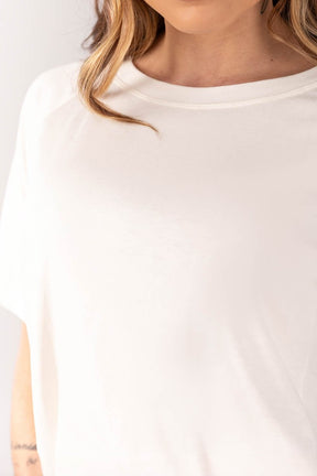 Blusa Raglan com Costas Alongadas (Off-White) | Ref: K4260-B