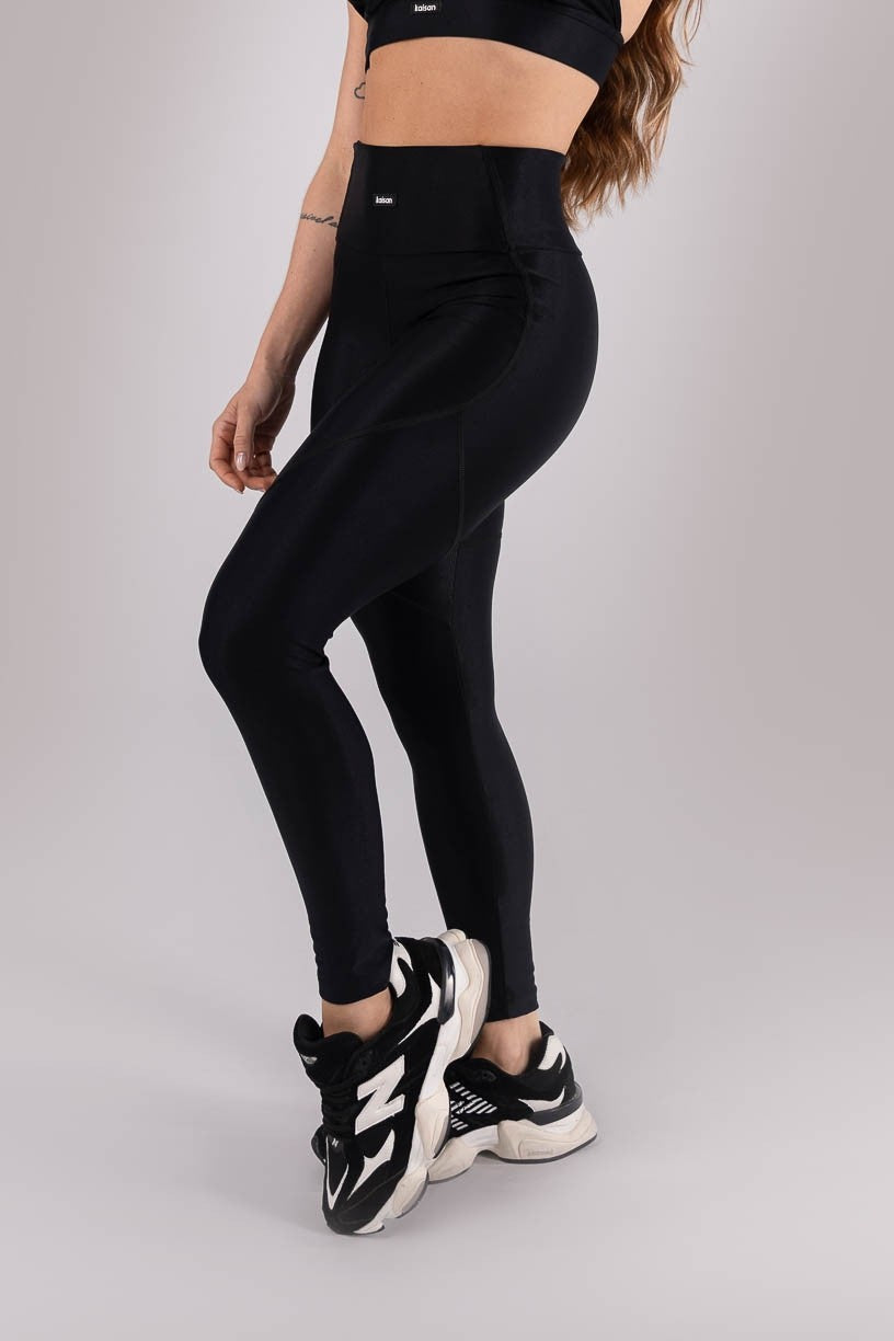 Calça Legging Canelada com Recortes (Preto) | Ref: K4431-A