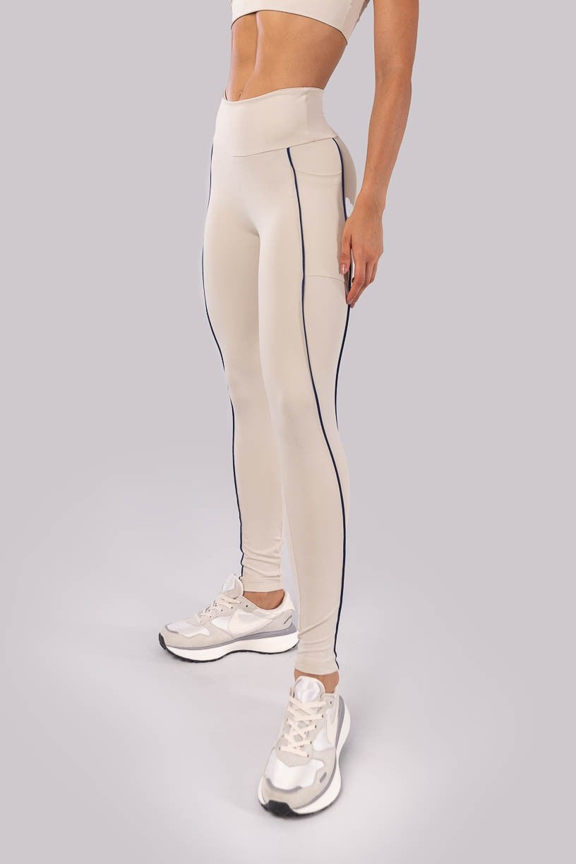 Calça Legging com Bolsos e Vivos em Mix de Tecidos (Bege / Azul Marinho) | Ref: K4530-A